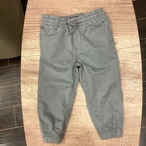 OshKosh  B’gosh
Boys Pants 2T